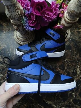 Nike Court Borough Mid II Lifestyle/Basketball Shoes Size 5 Youth/6.5 Women